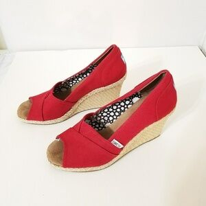 Toms